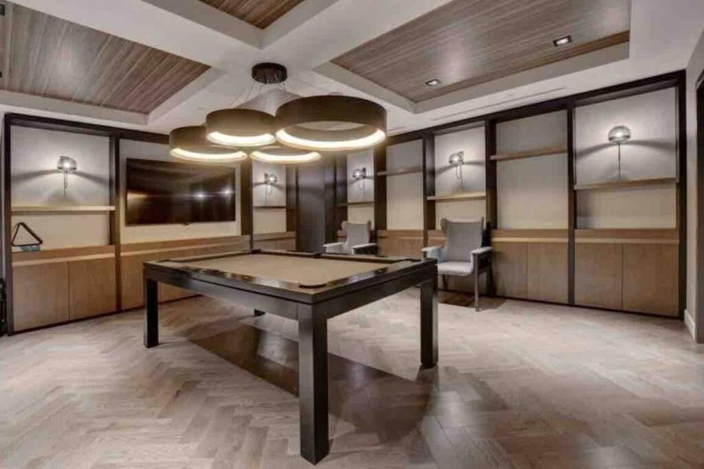 Mind Blowing City View - 2 Beds - Pool & Spa - Downtown モントリオール エクステリア 写真